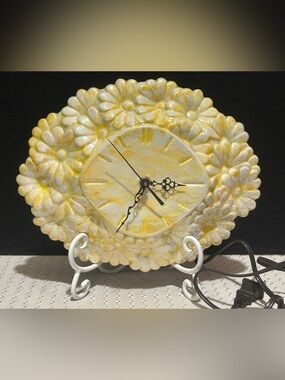 Vintage Groovy Atlantic Mold 1970’S Daisy Wall Clock Yellow White